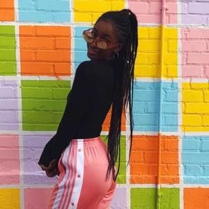 Meet your Posher, Pilar